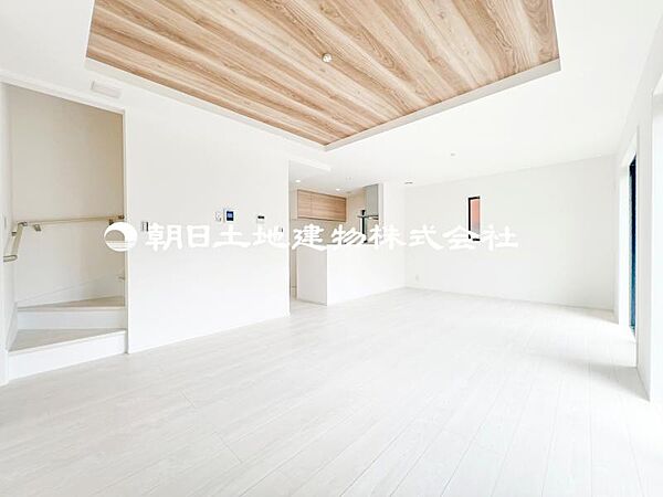 【リビング】子供たちが元気に走り回っている空間が出来上がる！居心地の良い空間に仕上げました！！