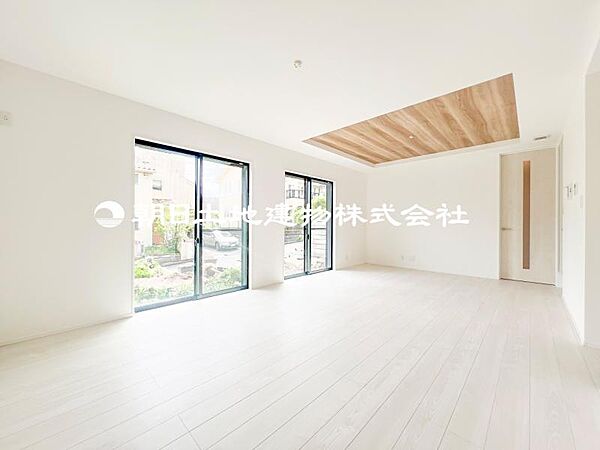 【リビング】おひさまの光をたっぷりと取りこめるリビングでゆったりと過ごしませんか？