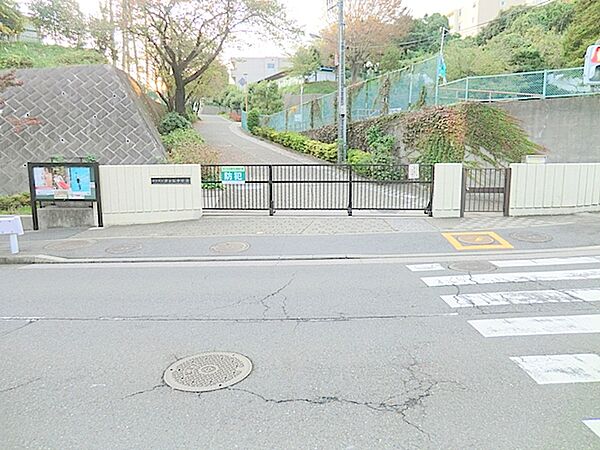 横浜市立芹が谷中学校　約400ｍ