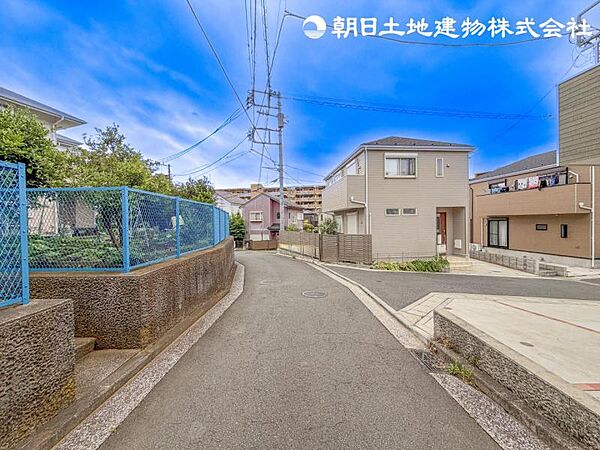 【外観】周辺にもきれいな家が立ち並びきれいで静かな住宅地です。清潔感のあるデザインにしました！
