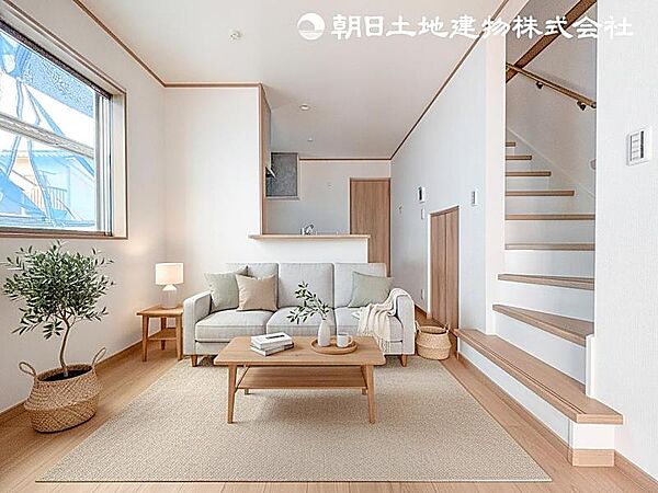 【リビング】ダイニングテーブルやソファーの家具も配置できます。ゆったりとした広さの空間