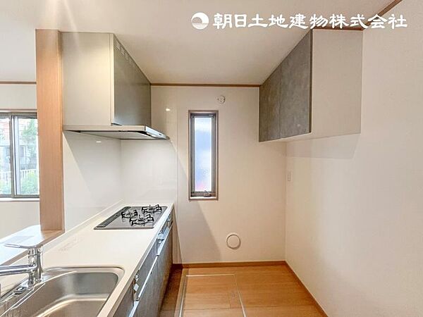 【キッチン】全ての収納がスライド式で奥までスペースまで有効に活用できます