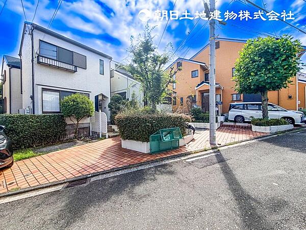【外観】道路面との高低差もなく落ち着いて車庫入れ可能です！！