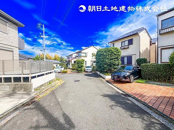 【外観】並列2台駐車可能なカースペース。