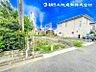 外観：【外観】毎日のお散歩も楽しく緑に恵まれた静かな住宅となります。伸び伸びスローライフを叶えてくれます。