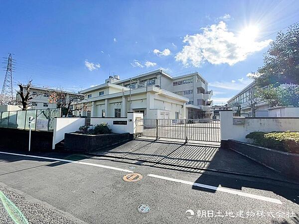 横浜市立上矢部小学校　約800ｍ