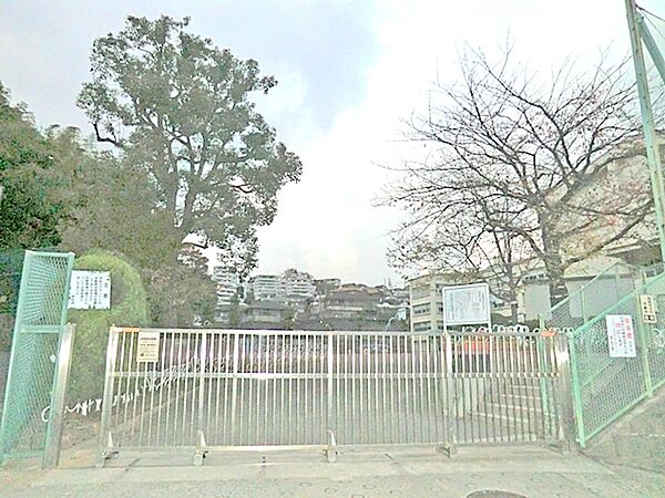 横浜市立日野小学校　約750ｍ