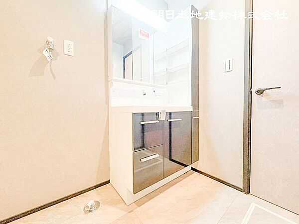 【洗面台】小物類スッキリ収納可能で機能性も兼備えております。