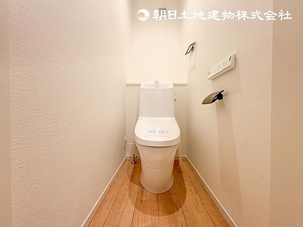 【トイレ】 便器は節水、ウォシュレットはお掃除ラクラク