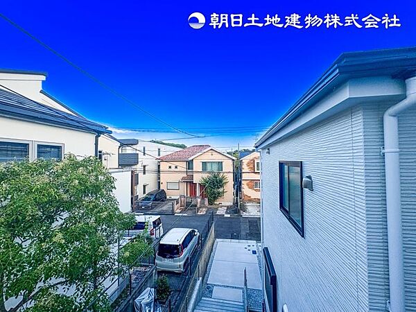 【バルコニー】太陽の光と爽やかな風を受けられるバルコニーです。太陽の匂いを感じられそうです！