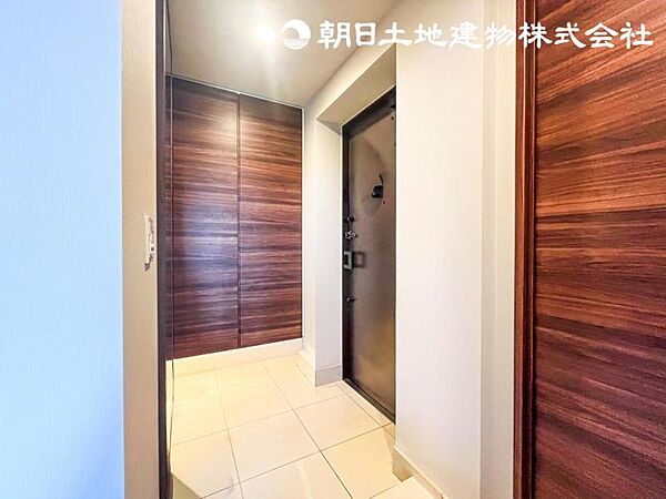 玄関を拡大表示