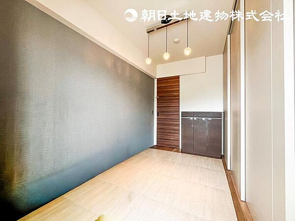 シンプルで家具配置のしやすい室内。自分好みの空間づくりを楽しめます。