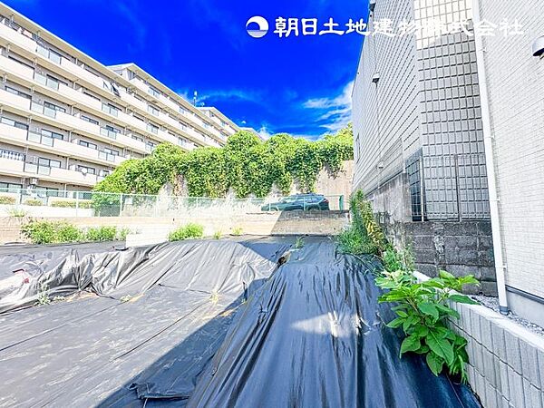 【外観】閑静な住宅地で子育て世帯の方はきっと喜んで頂ける環境。毎日のお散歩も快適な緑に恵まれたエリア