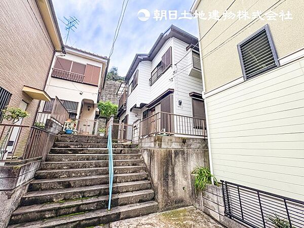 【外観】外観の様子です。現地で陽当たりをご確認ください。
