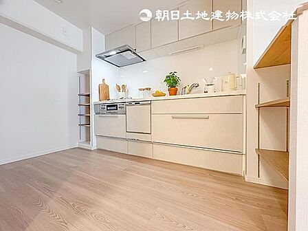 【キッチン】リビングダイニングが見渡せる対面キッチン!(配置してある家具はCGイメージよるものです)