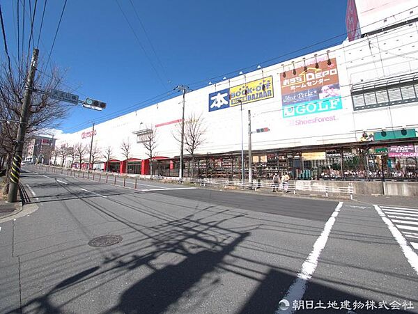 オリンピック おりーぶ東戸塚店　約650ｍ　1Ｆ食品フロア 10:00-21:00 までお仕事帰りのお買い物に大変便利です。