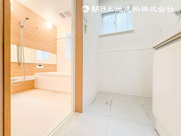 【洗面・脱衣所】使用頻度の高い場所だからこそ便利な空間に。多人数での使用も考えた便利な空間です