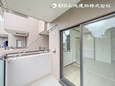 【バルコニー】ワイドスパンのバルコニー！奥行きがあるタイプ！