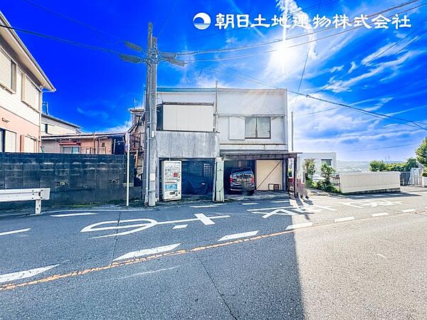 【現地】売地の現況です。前面道路から見た様子です。