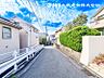 その他：【外観】道路面との高低差もなく落ち着いて車庫入れ可能です！！前面道路の幅員もしっかりあります。