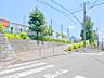 周辺：横浜市立名瀬小学校　約340ｍ　住宅街の中にある学校なので通学も安心です