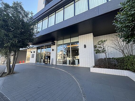 エントランス前