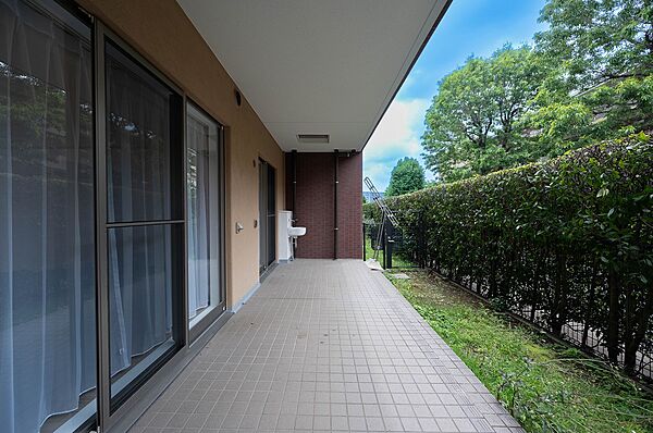 戸建て感覚で使える専用庭付き。暮らしの楽しみが広がります。