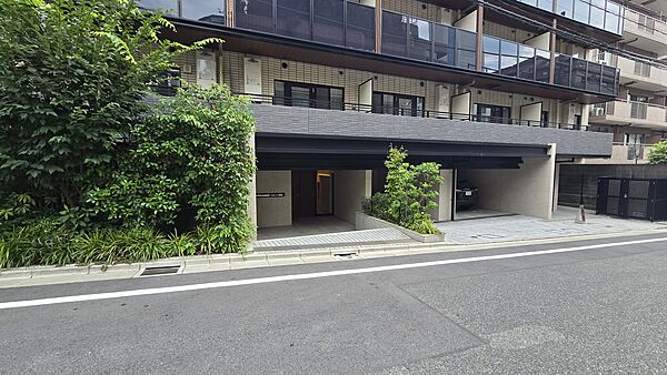 セキュリティ安心のオートロック付き