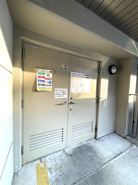 ゴミ捨て場　鍵が付いており安心です