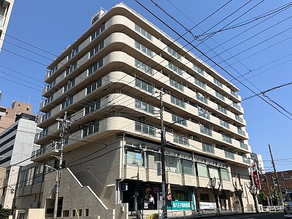 1階には商業施設が併設されております。