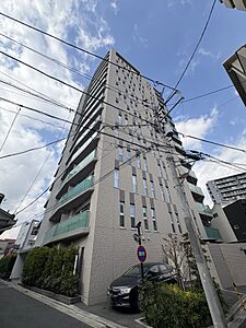 外観:南東側からの建物外観 外観:南東側からの建物外観