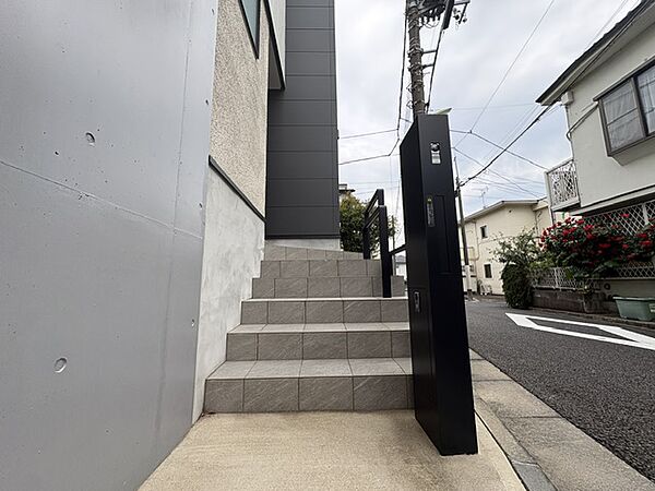 玄関ポーチ、ポスト