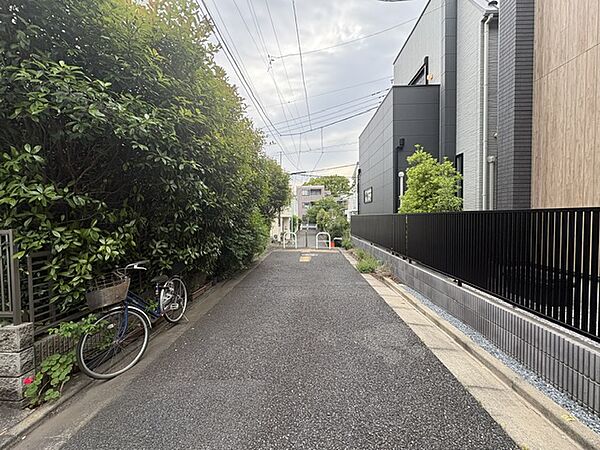 南東側前面道路