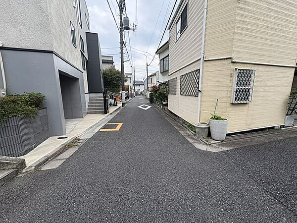 北西側前面道路