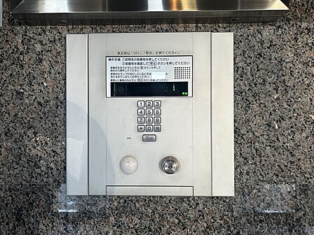 オートロック設備 勧誘員などが建物内に立ち入るのを防ぎます