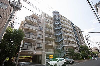 外観：現地外観　1997年2月完成　地上9階建　棟総戸数42戸