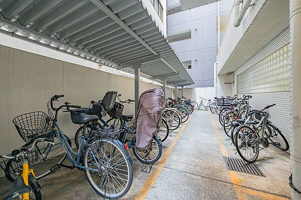 「自転車置き場」