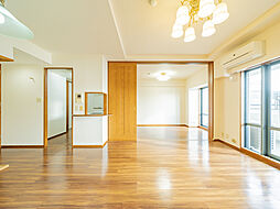 ルネ・ベイグランデ 4LDKのリビング/ダイニング