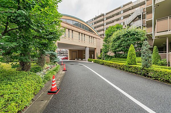 エントランス車寄せ