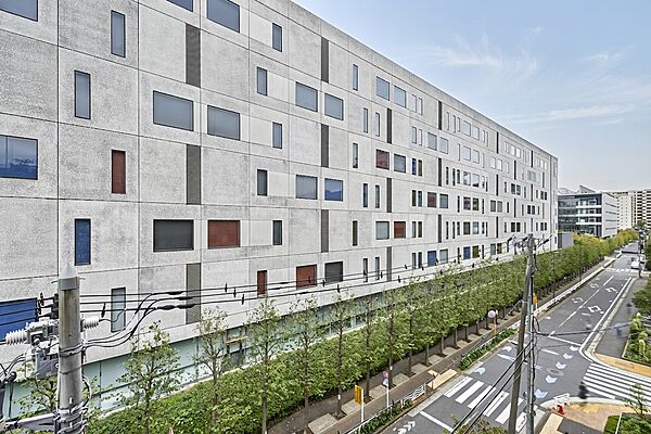 バルコニーからの南向き眺望（眺望は永続的に保証されるものではございません。）