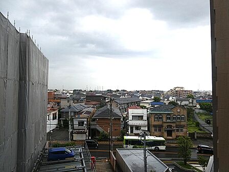 東側バルコニーからの眺望(眺望は永続的に保証されるものではありません)
