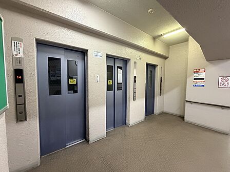 エレべーターは3基設置されています