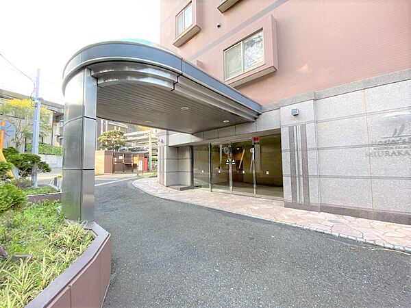 マンションエントランス