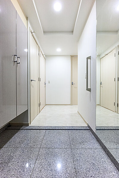 玄関／上質感のある玄関が住まう方を迎えます