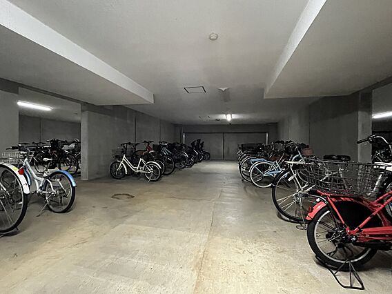屋内自転車置場...
