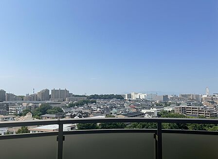南西側バルコニーからの眺望(眺望に関しては永続的に保証されるものではありません。)