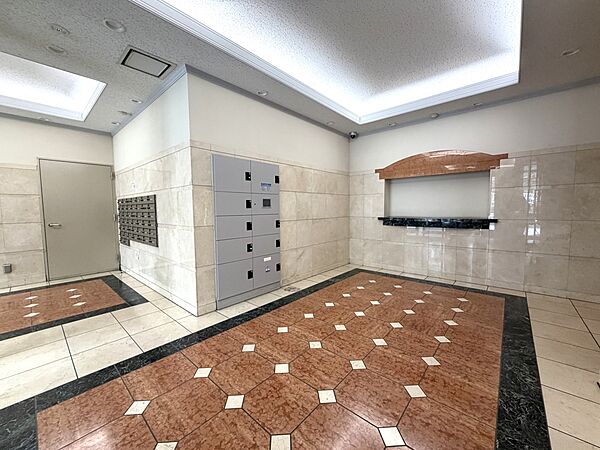 優雅で落ち着きのあるエントランスロビー