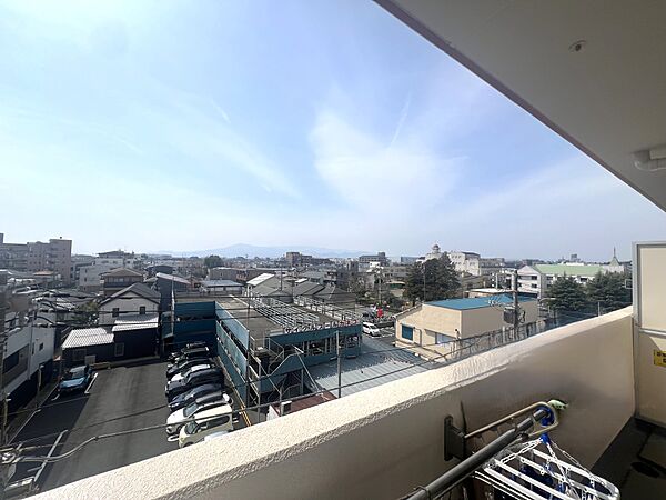 南西向きのバルコニー（眺望は永続的に保証するものではありません）