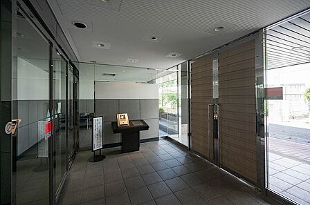 スロープでのアプローチも可能です。