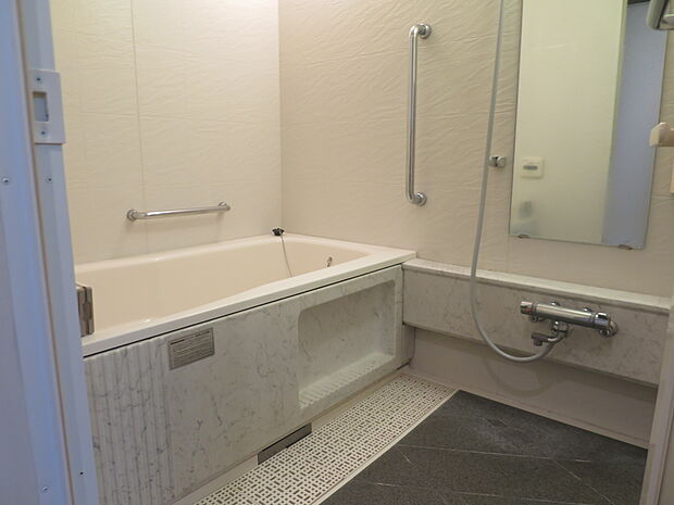 浴室　1418サイズ　追い炊き機能付き浴槽です
